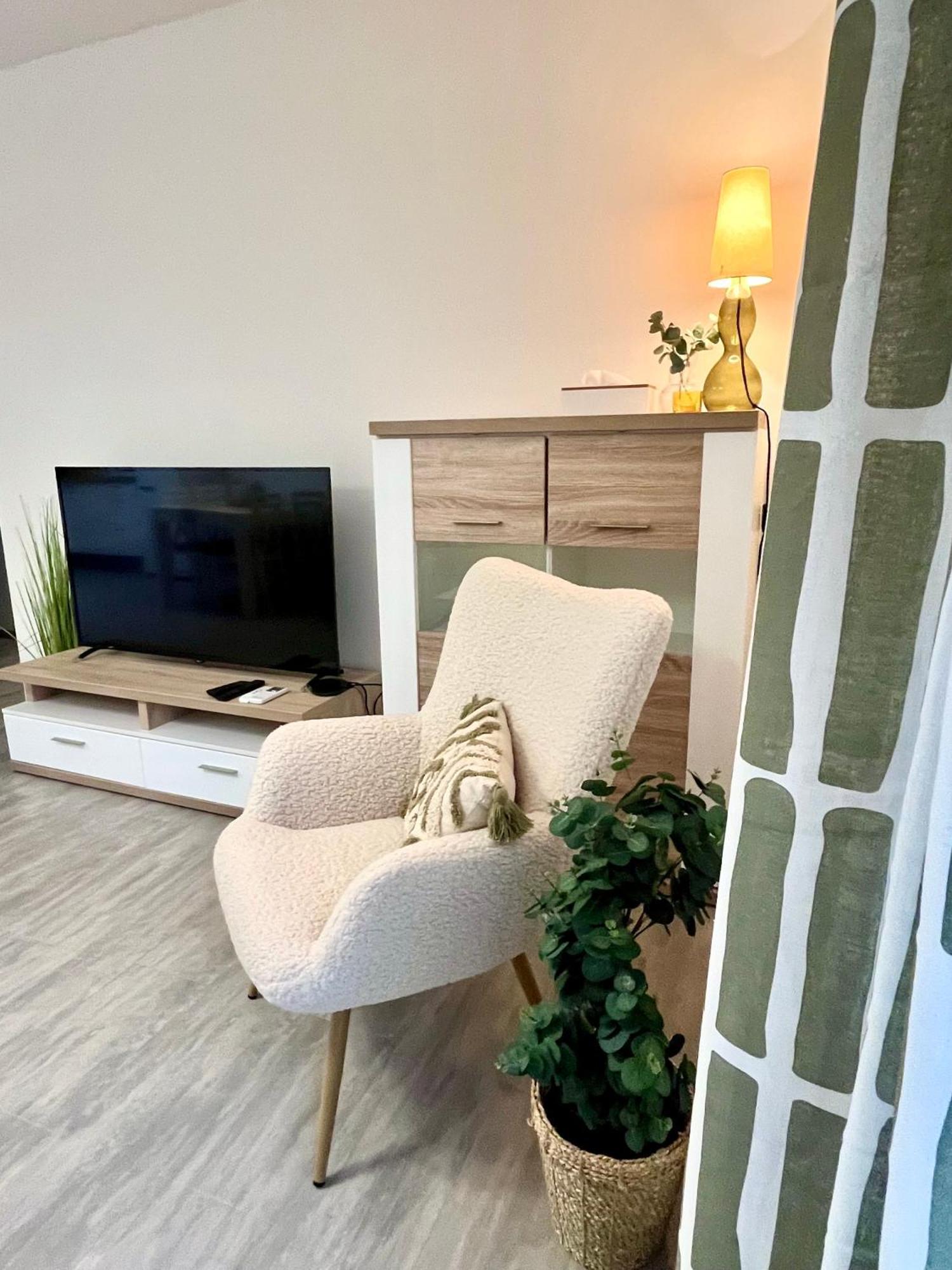The Elite Suite Downtown 2- Bedroom Apt Ac & Garage Parking براتسيلافا المظهر الخارجي الصورة